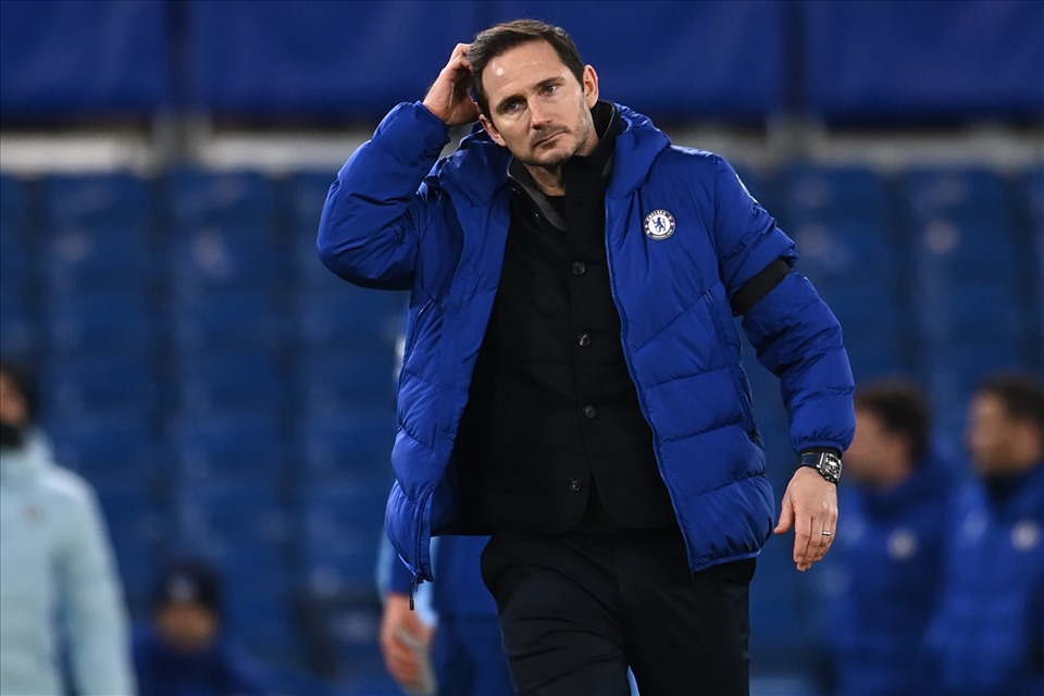NÓNG! Burnley muốn cựu HLV Chelsea ngồi ghế nóng