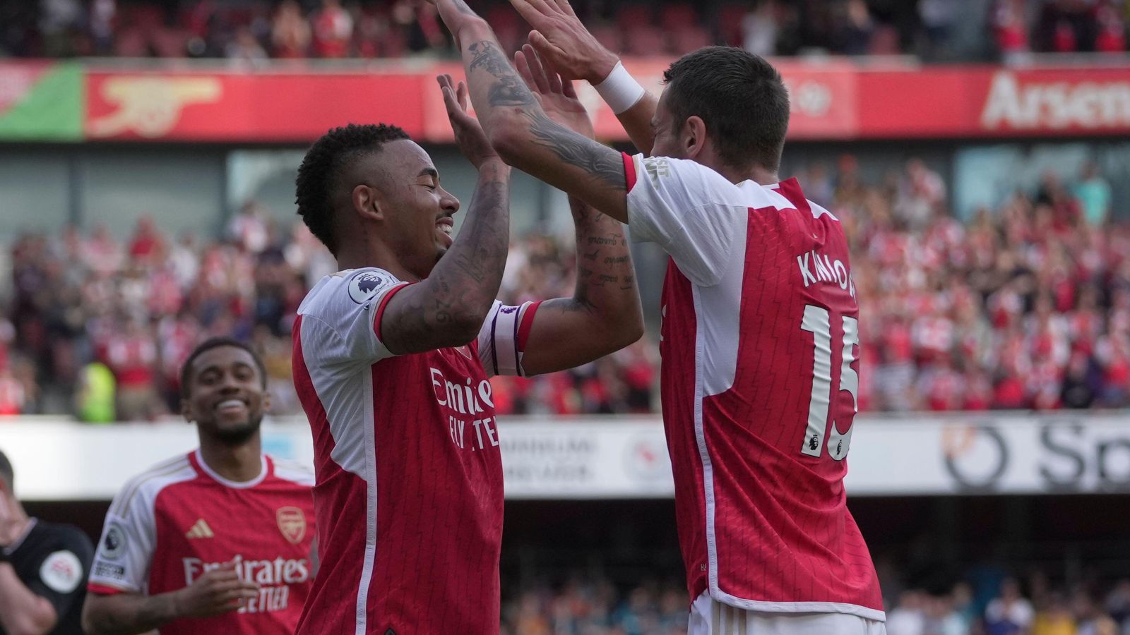 Arsenal có thể mất bộ đôi 65 triệu bảng vào tay Milan