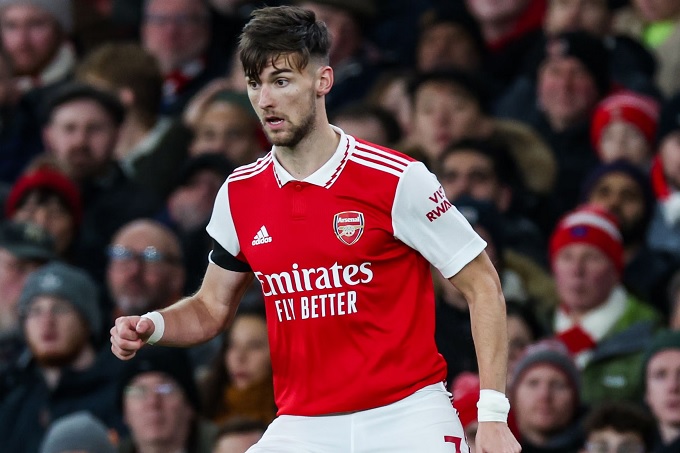Ảnh bài viết Đến Bayern thay Davies, lối thoát gây sốc của “người thừa” Arsenal