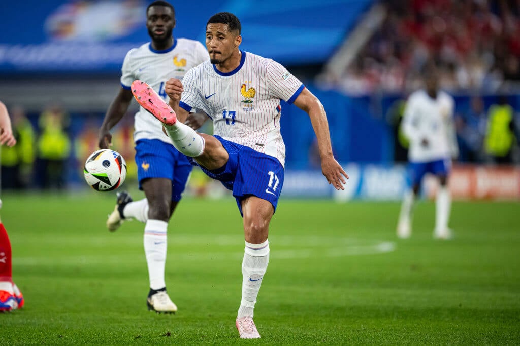 Ảnh bài viết Deschamps chỉ ra khuyết điểm của Saliba