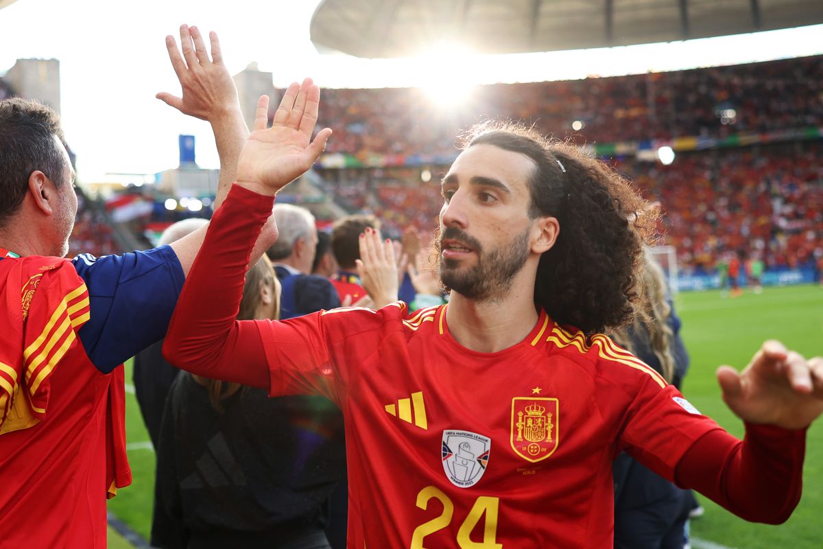Chê sao Chelsea, Neville bị biến thành trò hề