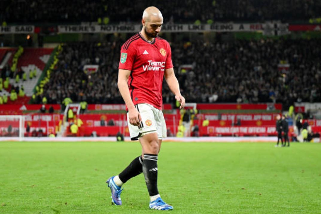 Ảnh bài viết Tàn nhẫn với Amrabat, Man United có quyết định điểm 10