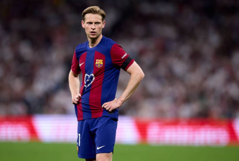 Ảnh bài viết De Jong lại khiến Barca đau đầu 