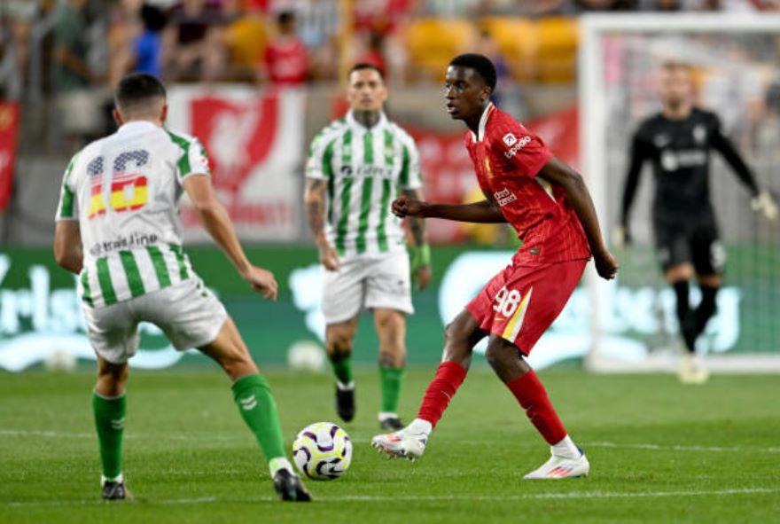 Ảnh bài viết Máy đếm nhịp 17 tuổi của Liverpool trước Betis