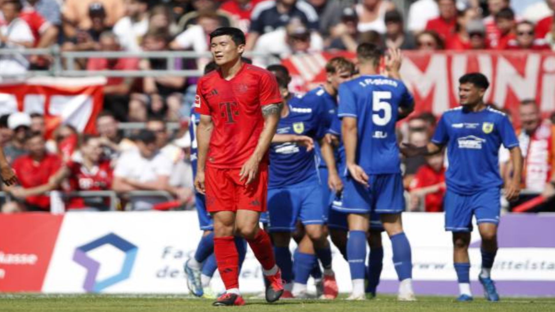 Hàng công vô duyên, Bayern để đội hạng dưới cầm hòa