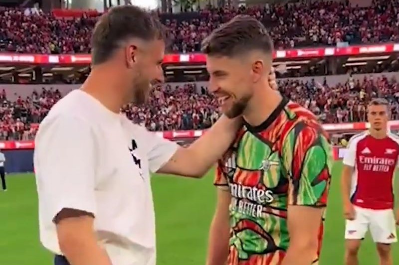 Khoảnh khắc khiến CĐV Chelsea nhói lòng trong trận Arsenal vs Man United