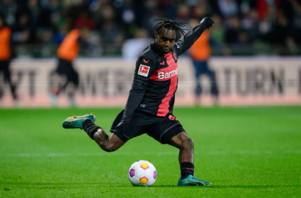 Ảnh bài viết NÓNG! Tiến gần Mazraoui, Man United vẫn nhăm nhe Frimpong