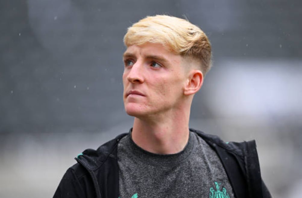 XÁC NHẬN! Liverpool theo đuổi Gordon
