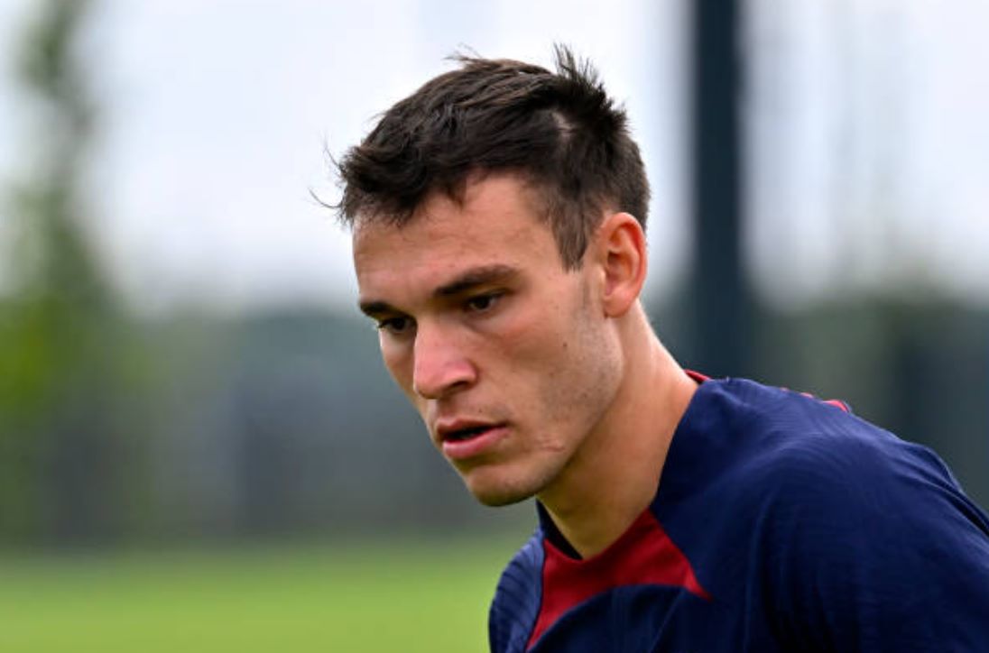 Ảnh bài viết Enrique báo tin vui cho Man United vụ Ugarte