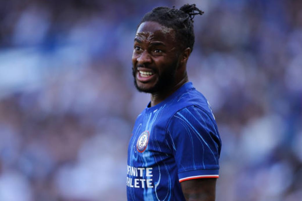 Thái độ gây sốc của Chelsea với Sterling