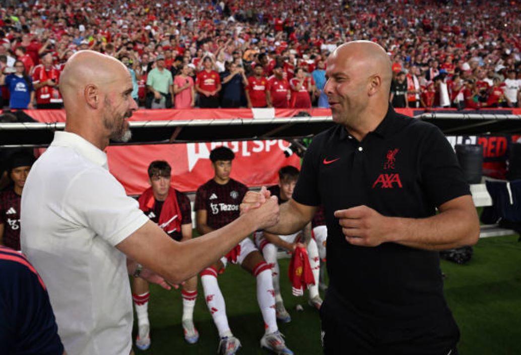 Ảnh bài viết Neville chỉ ra điều Man United vượt trên Liverpool