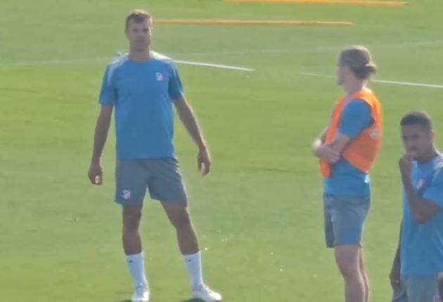 Vừa đến Atletico, Gallagher có ngay “cạ cứng”