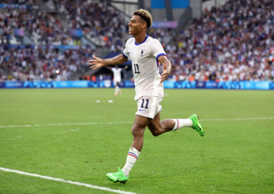 Vượt mặt PSG, Bayern tiến sát ngọc quý 60 triệu euro, Doue
