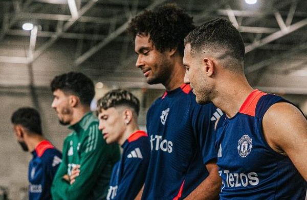 Ảnh bài viết Zirkzee làm quen các đồng đội mới; Fernandes, Garnacho chăm chỉ lấy lại thể lực 