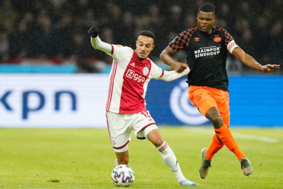 NÓNG! Man United ra quyết định giữa Mazraoui và Dumfries