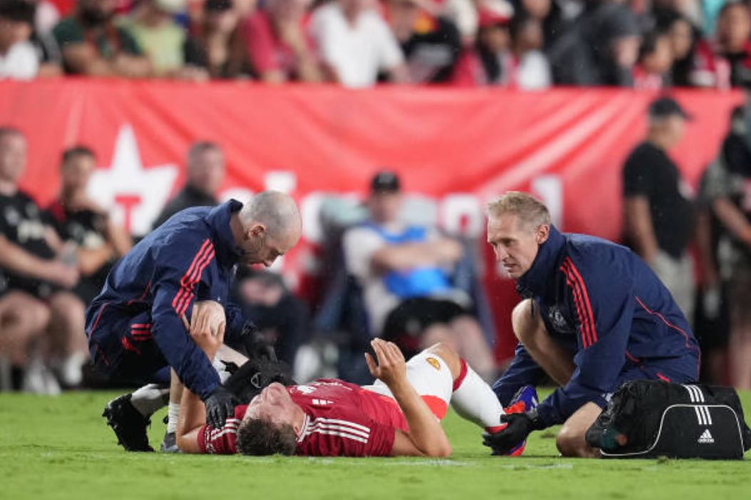 Ảnh bài viết Thêm trung vệ báo hung tin cho Man United