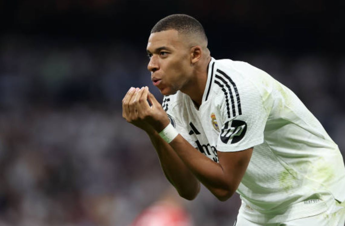 Sau Mbappe, Real trao “hợp đồng lịch sử” cho 2 cái tên khác 
