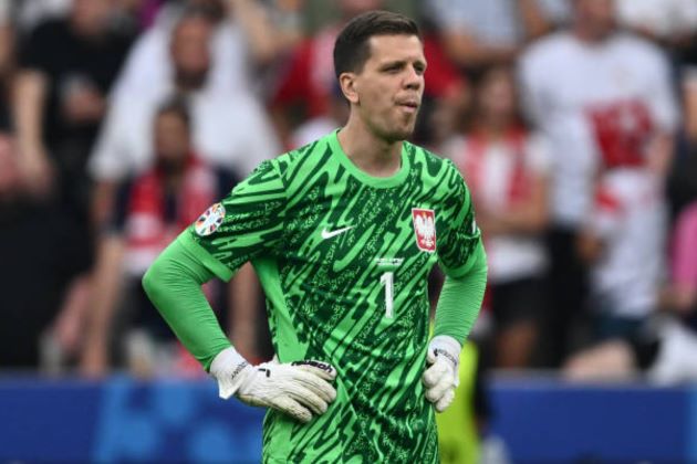 Chưa đến Barca, Szczesny đã nhận cảnh báo từ Flick