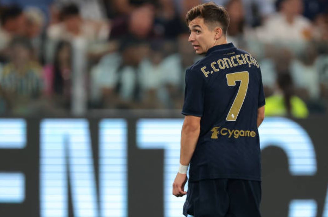Tân binh báo tin dữ đến Juventus