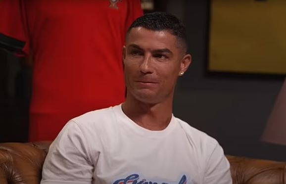 Ronaldo diễn tả lại khoảnh khắc gây sốc của Messi