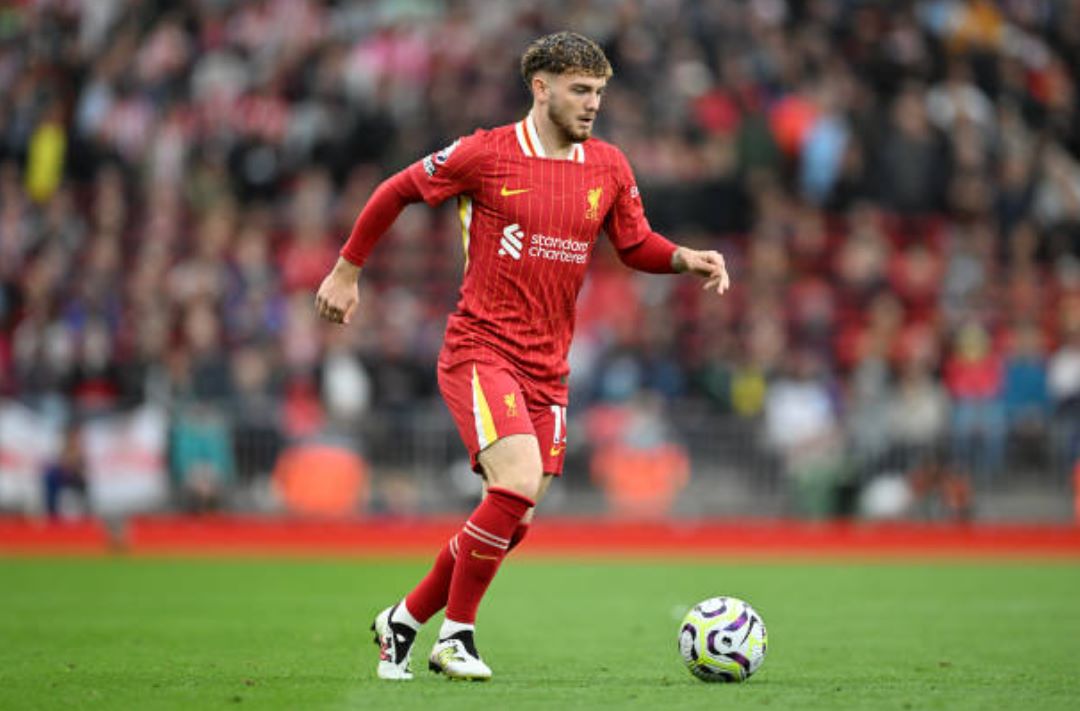 Sau Jones, Liverpool thêm đau đầu về nhân sự hàng tiền vệ