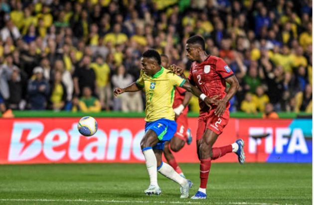 Brazil thắng nhọc trong những tiếng la ó khắp sân vận động