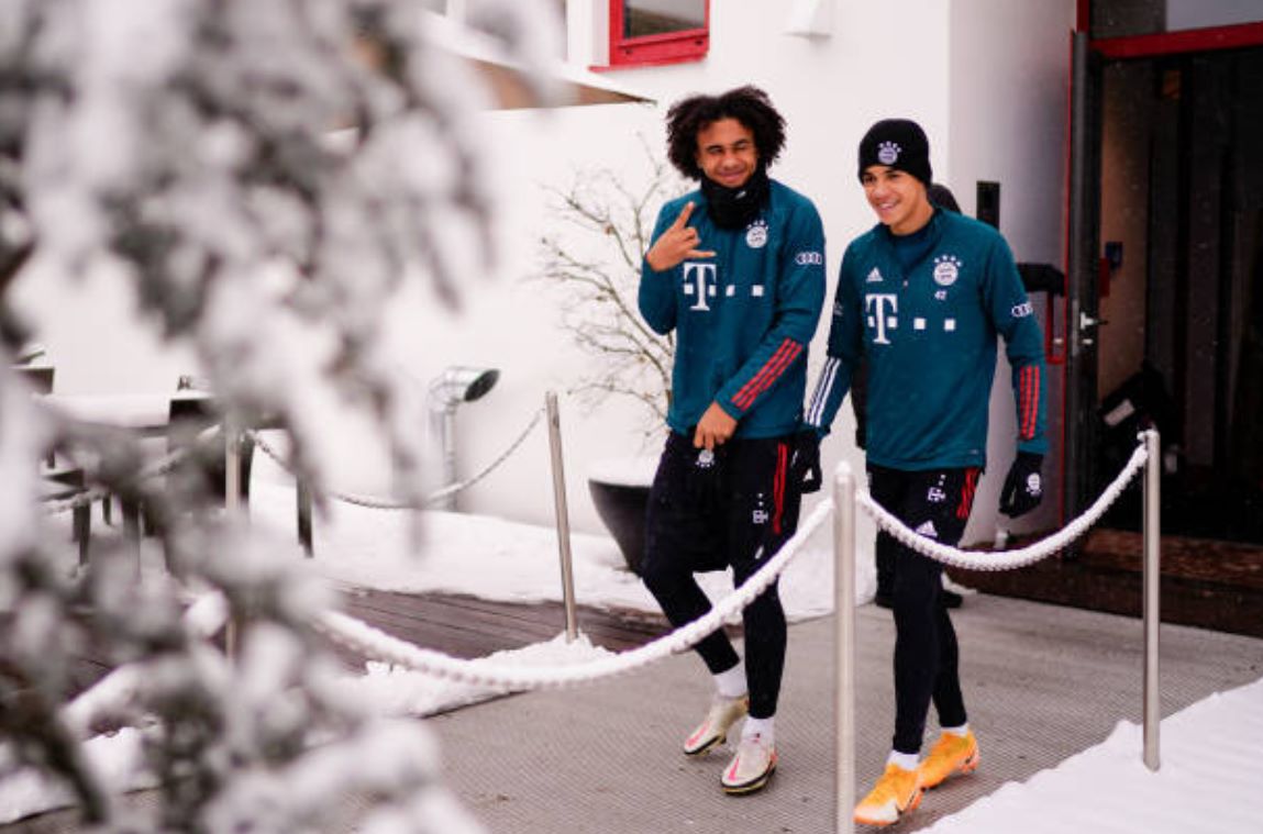 Ảnh bài viết Nói chuyện với Zirkzee, Musiala bóng gió khả năng đến Man United