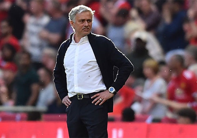 Jose Mourinho: Nếu còn tự trọng thì hãy nghỉ việc đi - Bóng Đá