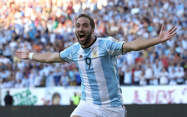 Trong cơn mê tại Saint Petersburg, thế giới đã lãng quên Gonzalo Higuain… - Bóng Đá