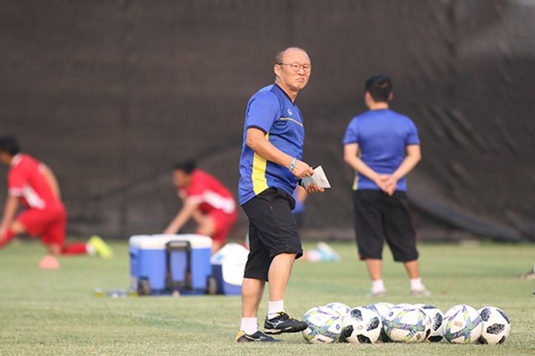 HLV Park Hang Seo trở lại Việt Nam: Những mối lo AFF Cup 2018... chờ sẵn - Bóng Đá