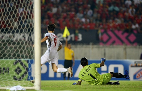 Văn Lâm 'bất khả chiến bại' so với các đối thủ ở vòng bảng AFF Cup - Bóng Đá