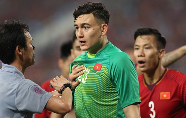 ‘Đặng Văn Lâm có đủ bản lĩnh để đứng vững ở chung kết AFF Cup’ - Bóng Đá