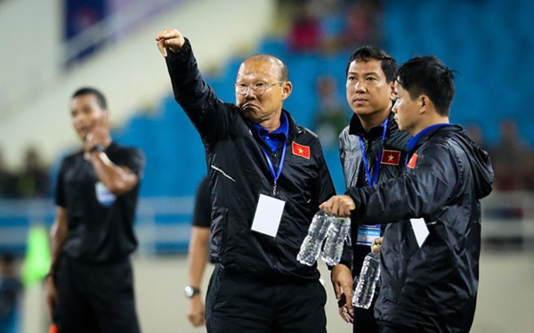 Phóng viên Hàn Quốc bất ngờ với tin HLV Park được 5 đội K.League để ý