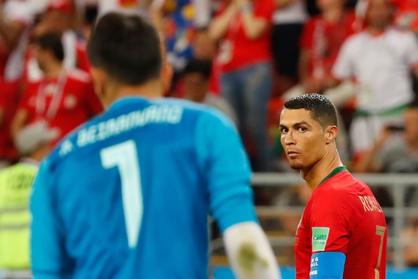 Thủ môn Iran khuất phục được Ronaldo nhưng có thể đánh bại Quang Hải?