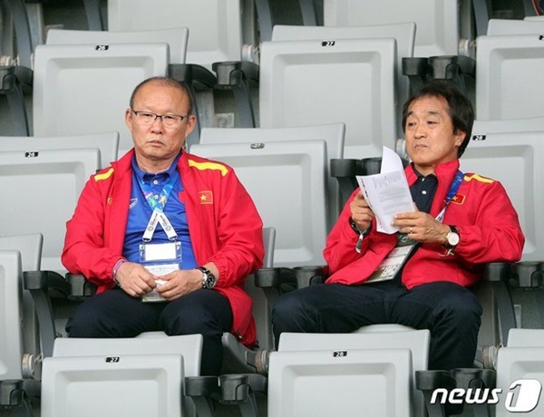 Asian Cup 2019: HLV Park Hang-seo đã làm gì khi Hàn Quốc thua Qatar? - Bóng Đá