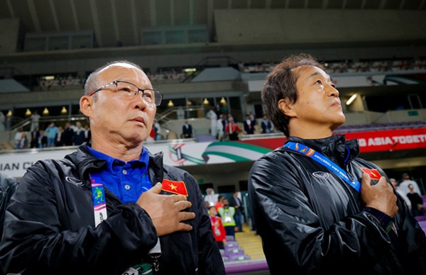 HLV Park Hang-seo muốn trợ lý Lee dẫn dắt một đội tuyển Việt Nam - Bóng Đá