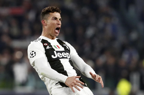 Ronaldo trước nguy cơ treo giò ở tứ kết Champions League - Bóng Đá