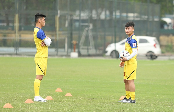 Nóng: Quang Hải gặp chấn thương trước thềm vòng loại U23 châu Á - Bóng Đá
