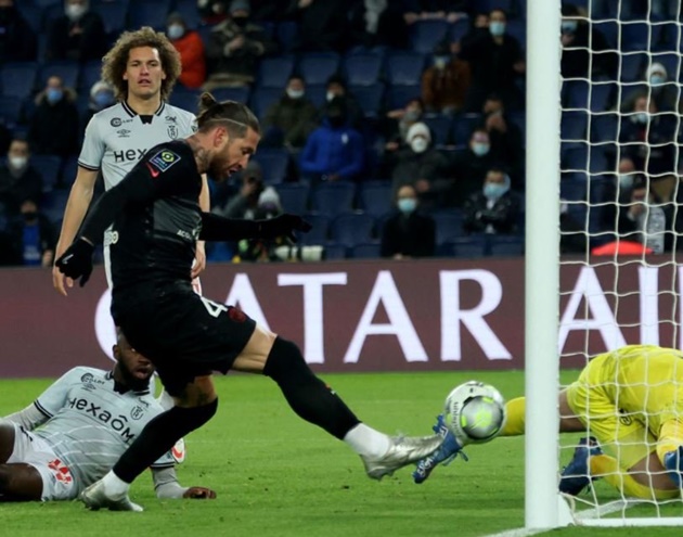 Ramos ghi bàn đầu tiên cho PSG - Bóng Đá