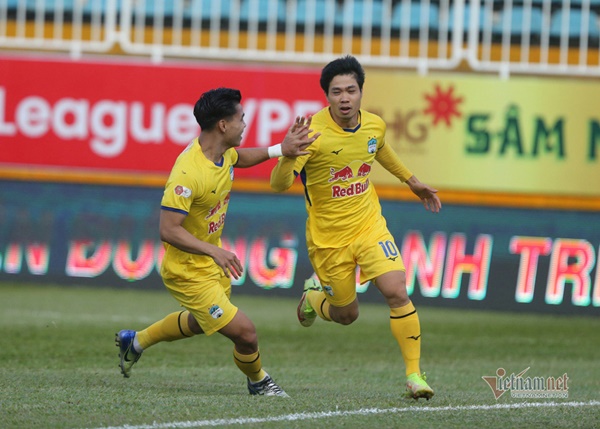 Vòng 4 V-League: Trọng tài tưởng tượng 11m, Quang Hải ồn ào - Bóng Đá