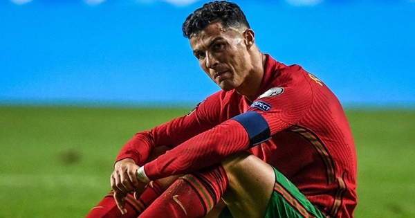 Ronaldo sa sút nhưng vẫn là điểm tựa của Bồ Đào Nha - Bóng Đá