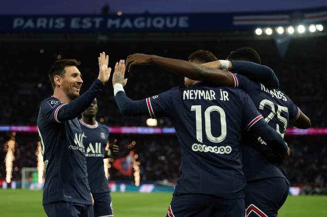 Messi chạm một tay vào chức vô địch Ligue 1 - Bóng Đá