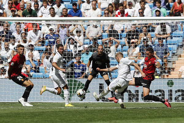 Real Madrid: Trái tim Valverde và cú vượt rào 52 mét - Bóng Đá