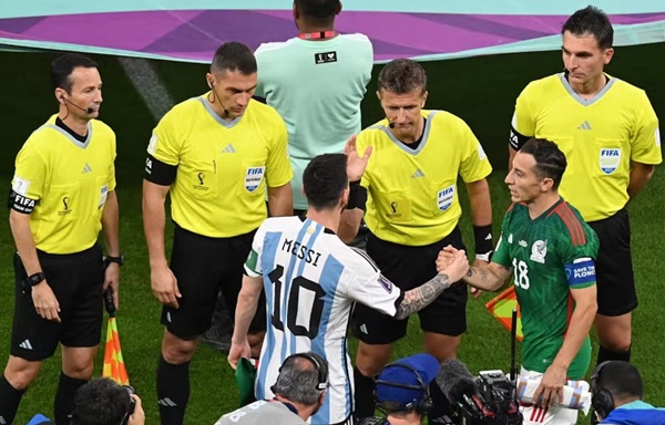 Đội trưởng Mexico 'minh oan' cho Messi sau khi bị dọa đánh - Bóng Đá