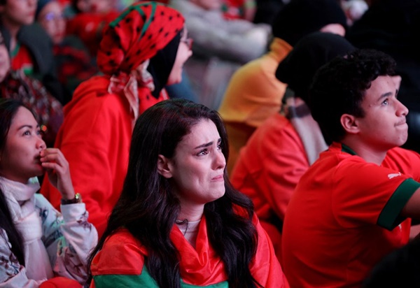 CĐV Maroc đẫm lệ vì đội nhà không thể viết tiếp kỳ tích - Bóng Đá