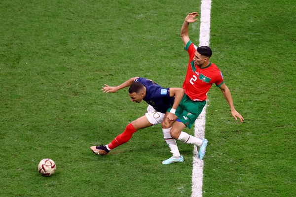 Pháp vào chung kết World Cup 2022: Vũ điệu Mbappe và Theo Hernandez - Bóng Đá