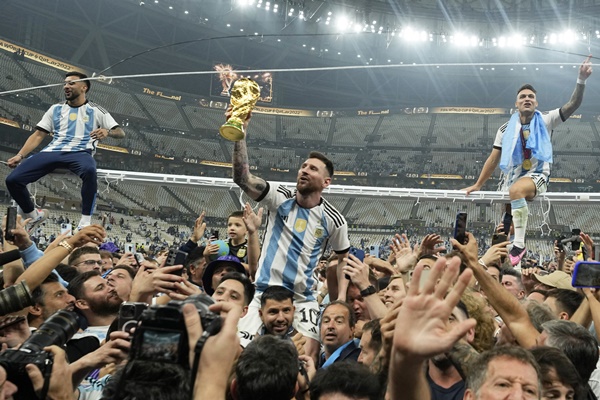 Argentina vô địch World Cup 2022: Messi và chiếc Cúp cuộc đời - Bóng Đá