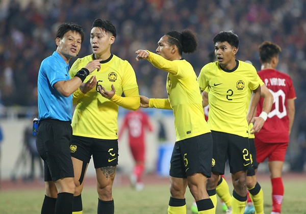 Malaysia kiện trọng tài cho tuyển Việt Nam hưởng penalty - Bóng Đá