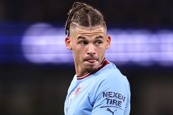 CĐV MU chế nhạo Kalvin Phillips thừa cân - Bóng Đá