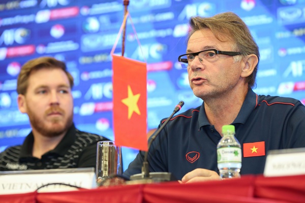 HLV Philippe Troussier sắp ra mắt, dẫn dắt tuyển Việt Nam trong tháng 3 - Bóng Đá